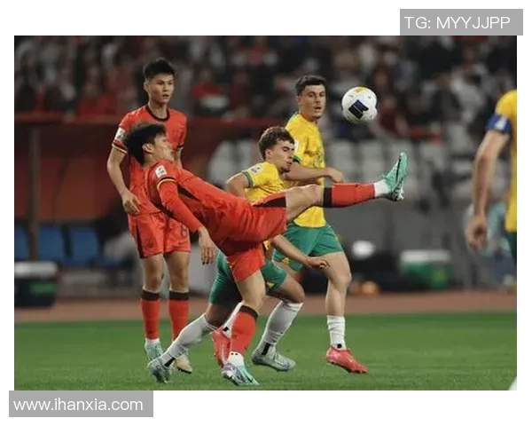 球星驰骋绿茵场 展现绝技与速度的精彩瞬间